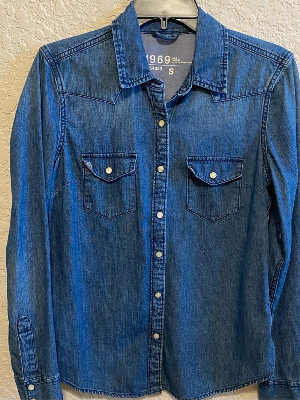 Gap 1969 Denim Western Button-Up Shirt in Medium Blue Size Small